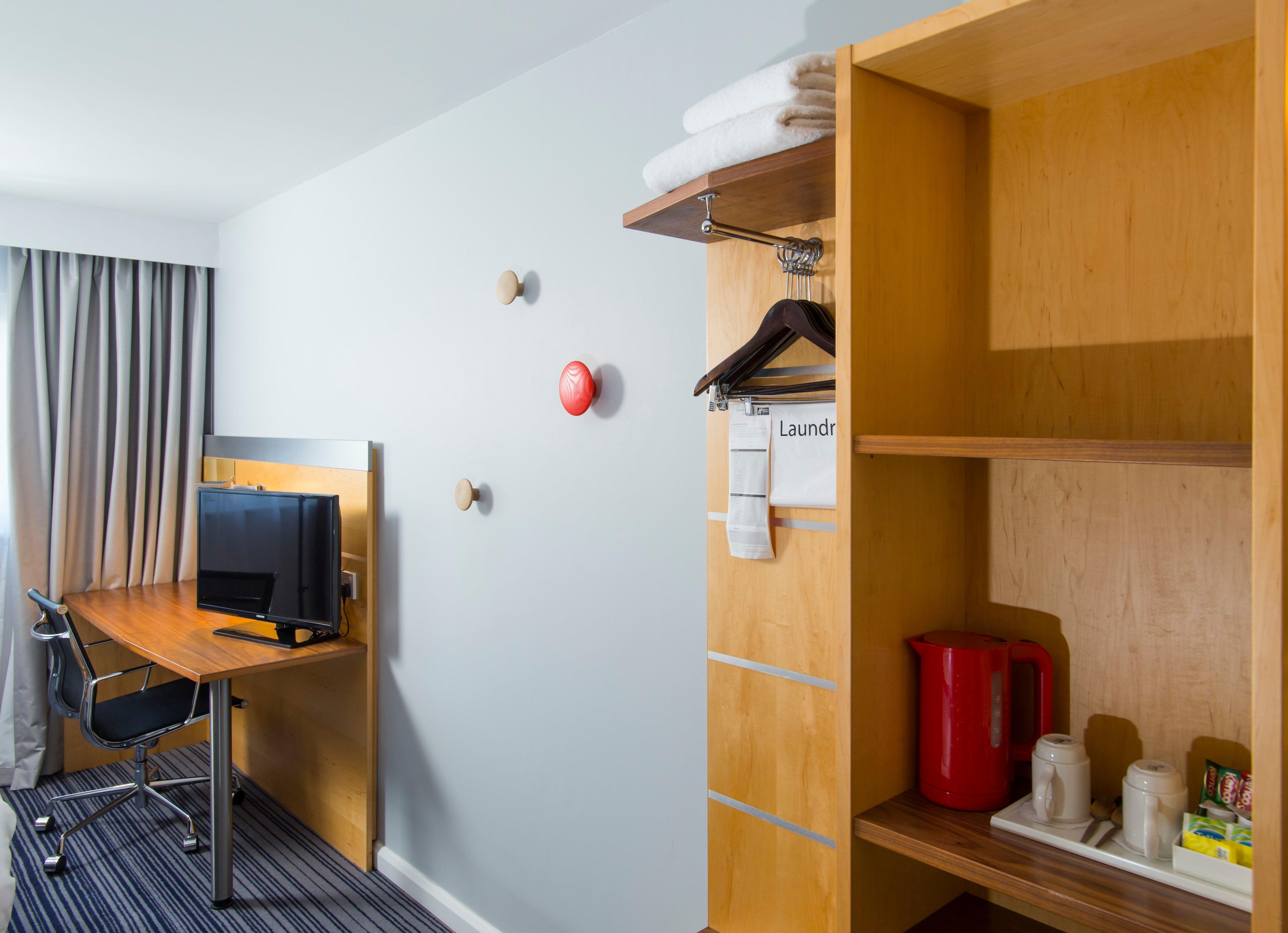 Holiday Inn Express London - Epsom Downs By Ihg Экстерьер фото