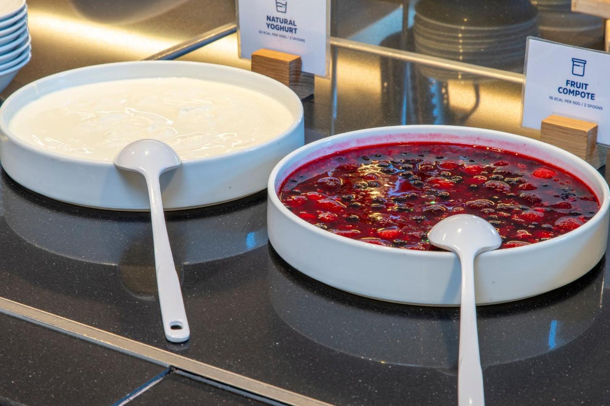 Holiday Inn Express London - Epsom Downs By Ihg Экстерьер фото